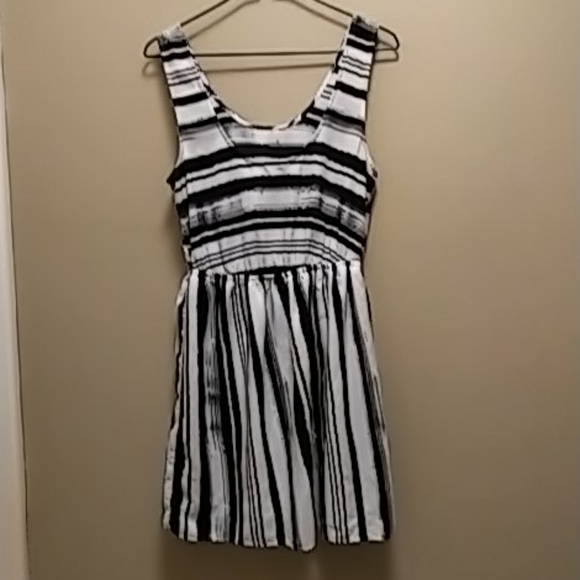 One clothing - Picture 2 of 2